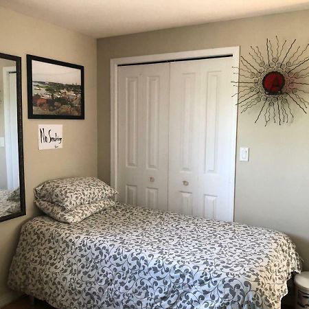 Mabuhay Lakeside Manor Bed & Breakfast Yellowknife Dış mekan fotoğraf