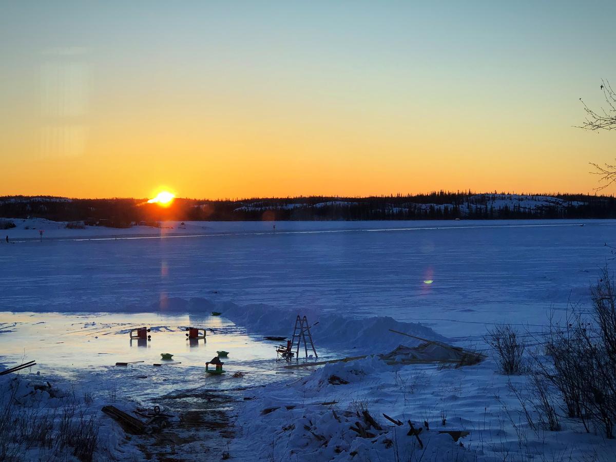 Mabuhay Lakeside Manor Bed & Breakfast Yellowknife Dış mekan fotoğraf