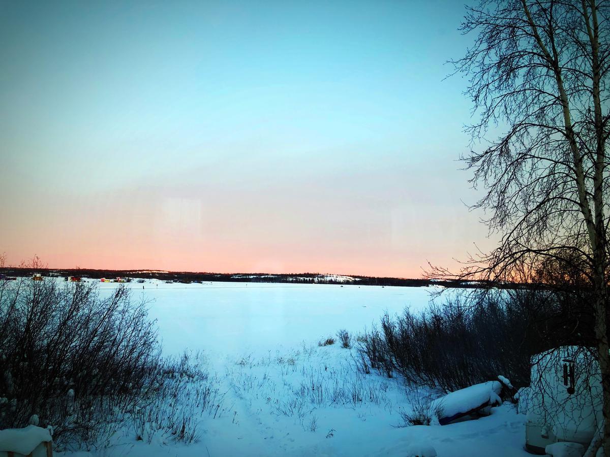 Mabuhay Lakeside Manor Bed & Breakfast Yellowknife Dış mekan fotoğraf