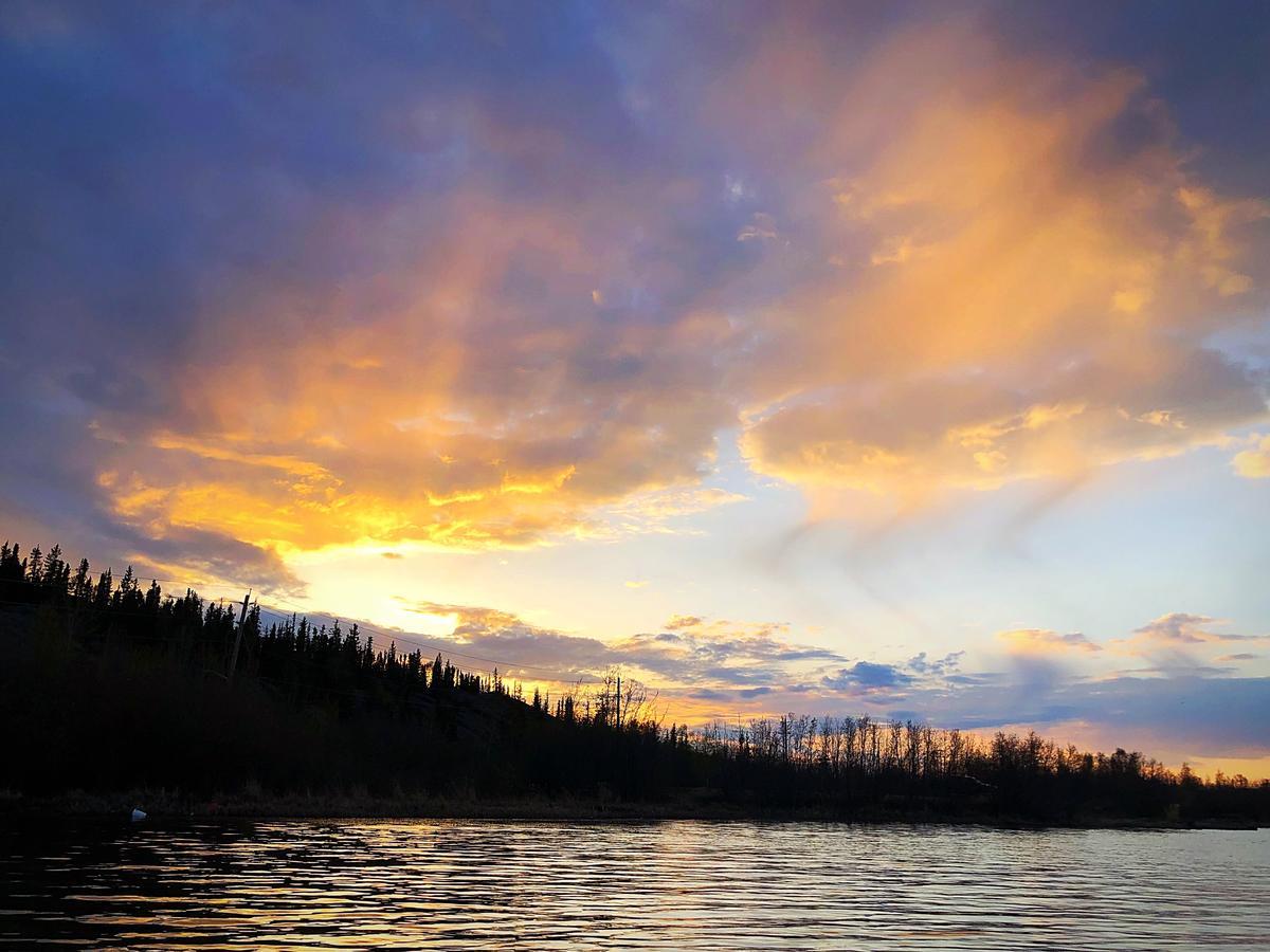 Mabuhay Lakeside Manor Bed & Breakfast Yellowknife Dış mekan fotoğraf
