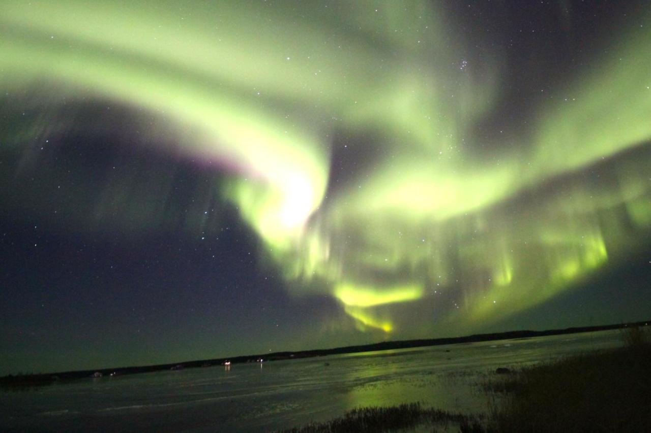 Mabuhay Lakeside Manor Bed & Breakfast Yellowknife Dış mekan fotoğraf