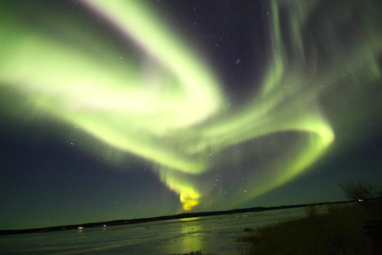 Mabuhay Lakeside Manor Bed & Breakfast Yellowknife Dış mekan fotoğraf
