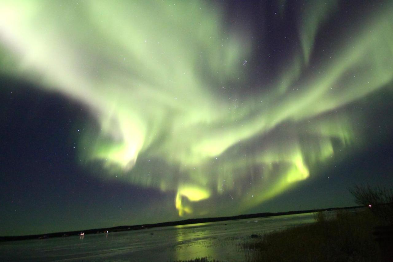 Mabuhay Lakeside Manor Bed & Breakfast Yellowknife Dış mekan fotoğraf