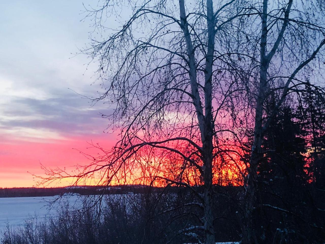 Mabuhay Lakeside Manor Bed & Breakfast Yellowknife Dış mekan fotoğraf