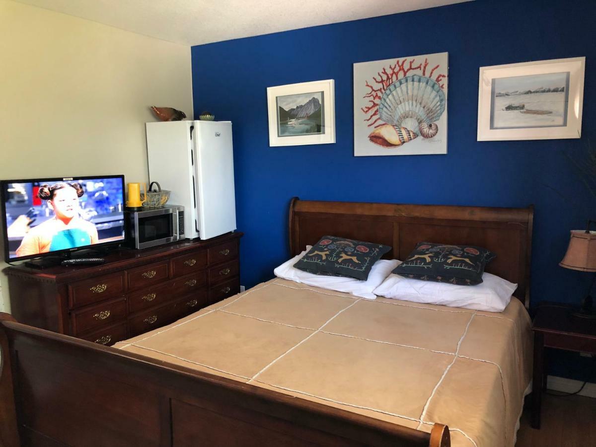 Mabuhay Lakeside Manor Bed & Breakfast Yellowknife Dış mekan fotoğraf